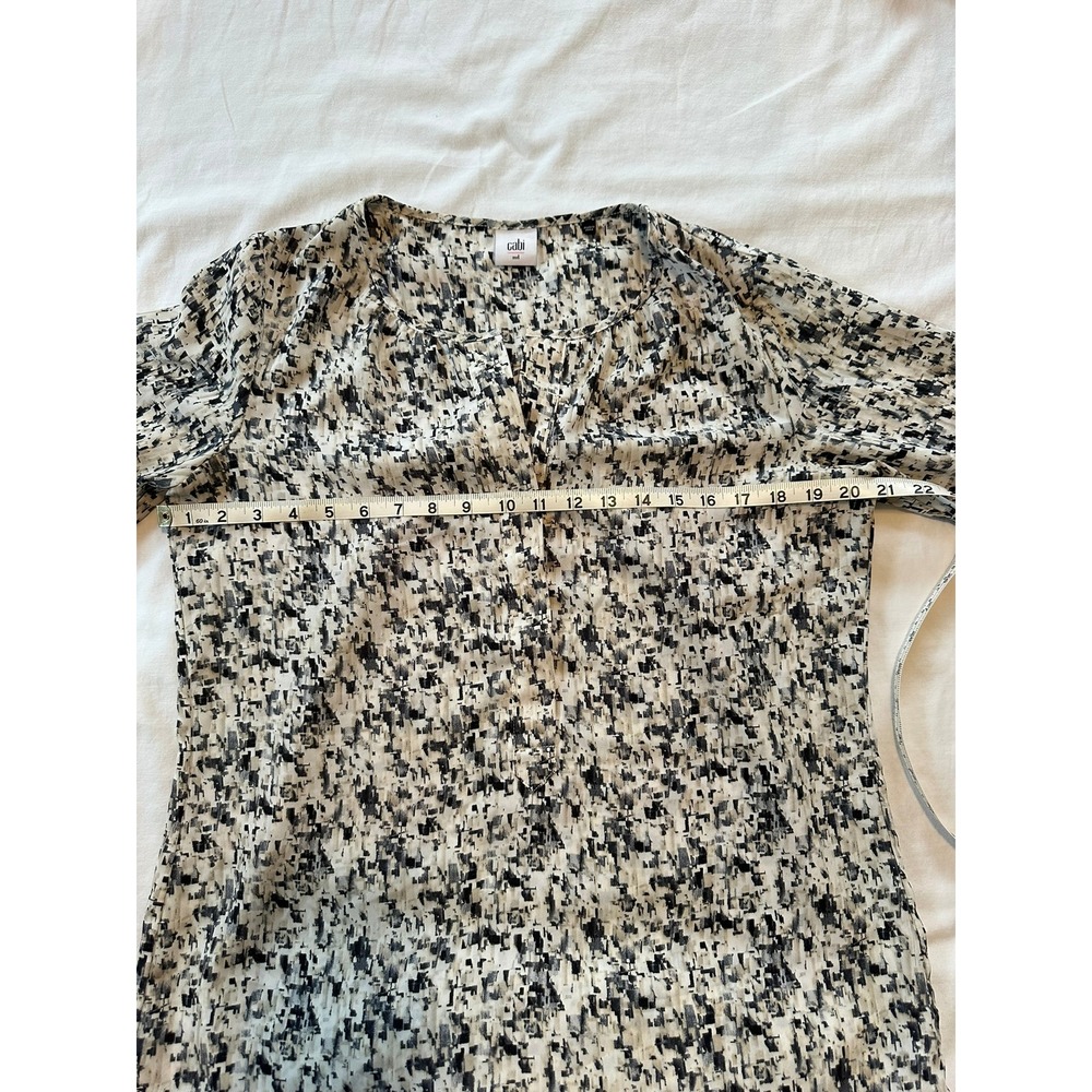 Cabi, Medium,‎ Abstract Print Long Sleeve Button Opening Blouse - Picture 5 of 6